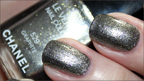 Chanel Graphite nail polish review