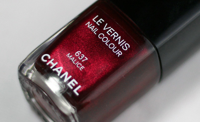 CHANEL Vernis MALICE 637 Red Metallic Vamp NoB Nail Polish Holiday