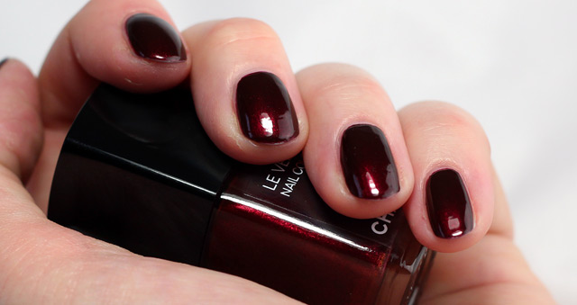 Chanel “Malice” Le Vernis Nail Colour – Review & Swatches