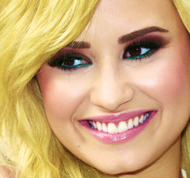 Makeup Tutorial Demi Lovato Bright