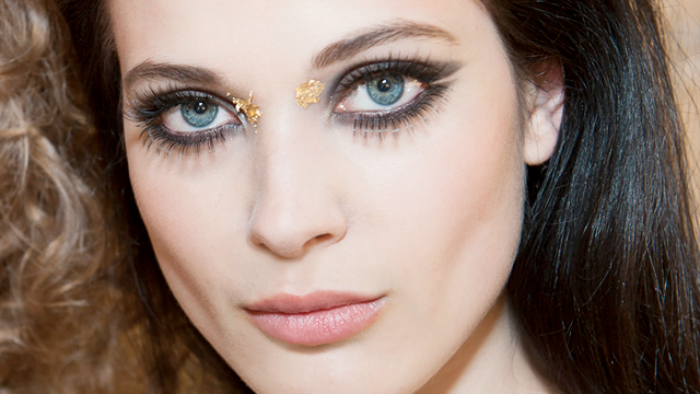 Chanel Cruise 2019 Make-Up - This Extreme Cat Eye Just Made Your